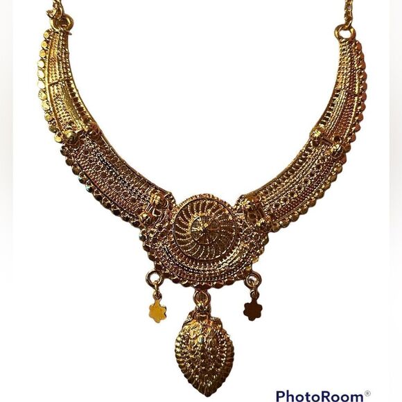 NEW Beautiful Gold Statement Necklace And Earring Set - Picture 2 of 4